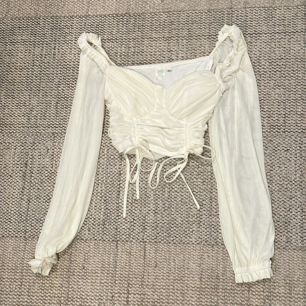 Mesh material long sleeve top!